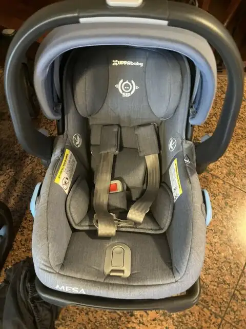 Uppababy Vista stroller (Mesa car seat) in Strollers, Carriers & Car Seats in Markham / York Region - Image 5