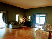 Beautiful  Lakefront  4 bdrm, Winterized Cottage Rental- Wkly