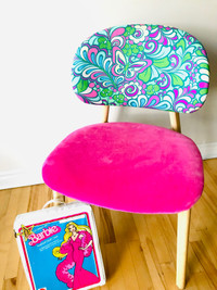 Disponible Chaise relookée inspiration Barbie siège 19” largeur 