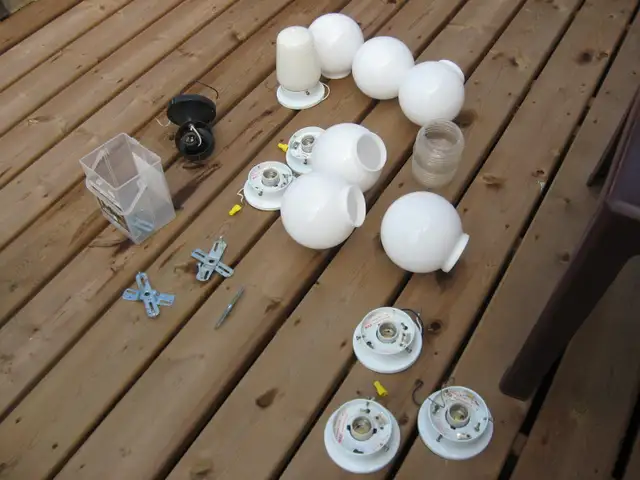 light fixtures in Indoor Lighting & Fans in Winnipeg - Image 3