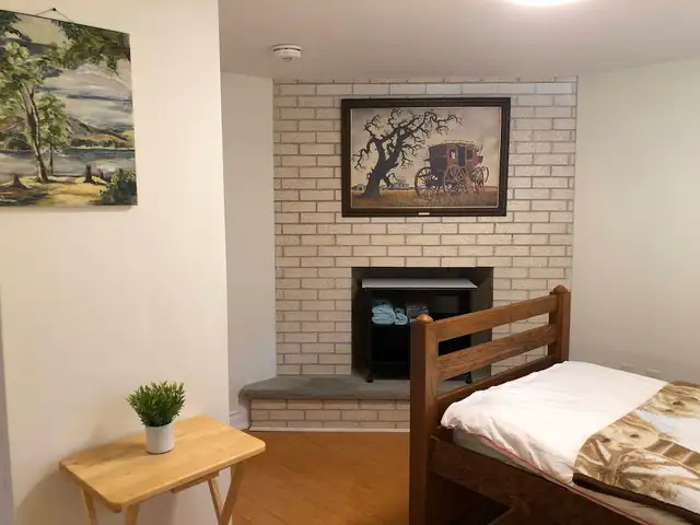 A beautiful room at Yonge/ Sheppard in Ontario in Canada - Image 4
