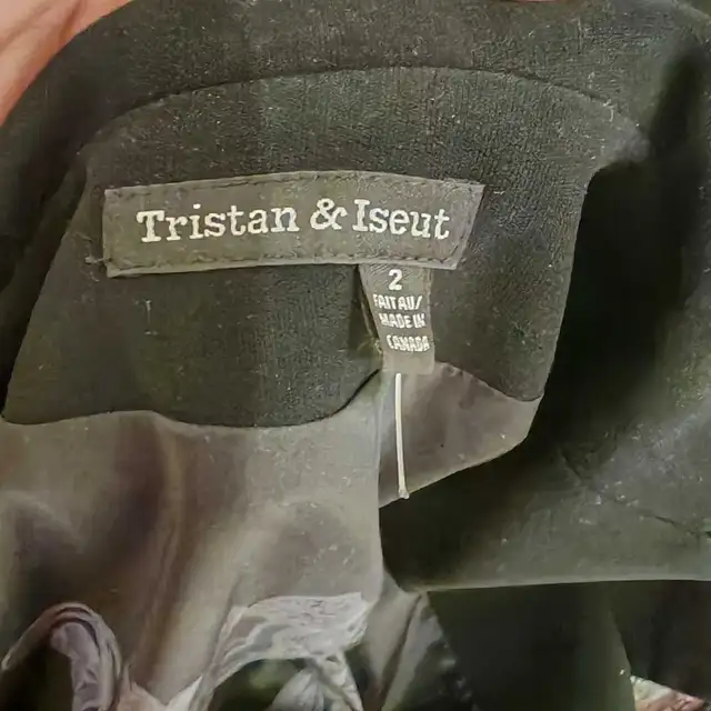 Tristan & Iseut Blazer in Women's - Tops & Outerwear in City of Toronto - Image 3