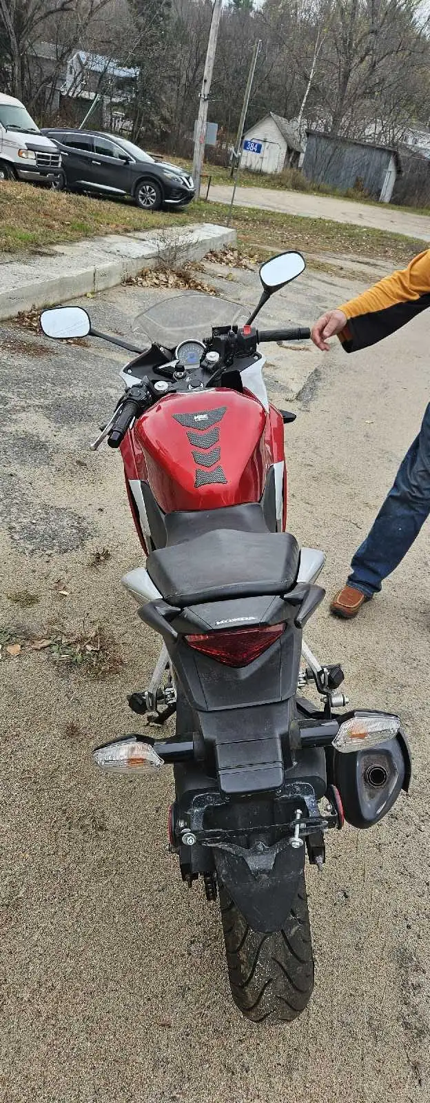 Honda CBR 250R in Sport Touring in Gatineau - Image 3