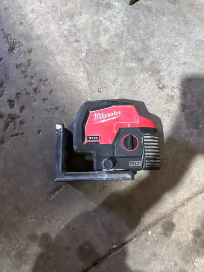 Milwaukee 3622-20 M12™ Green Cross Line and Plumb Points Laser, View more