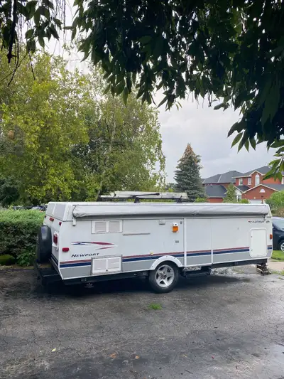 Well-maintained and in excellent condition, this 2005 Fleetwood Newport high wall pop-up trailer is...