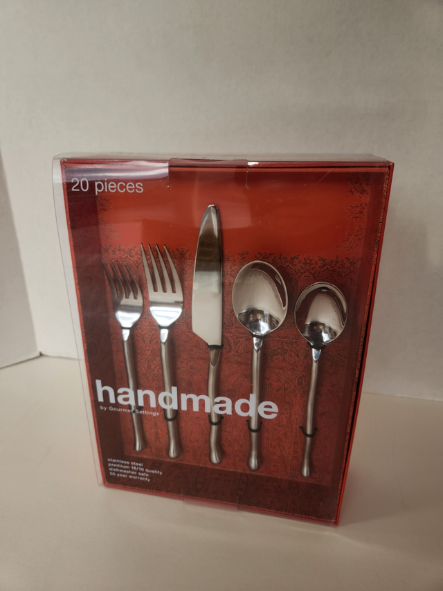 Flatware Set (20 pieces) in Kitchen & Dining Wares in Mississauga / Peel Region - Image 2