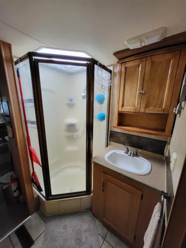 Prêt pour l’aventure Damon Challenger 2006 in RVs & Motorhomes in Saint-Jean-sur-Richelieu - Image 7