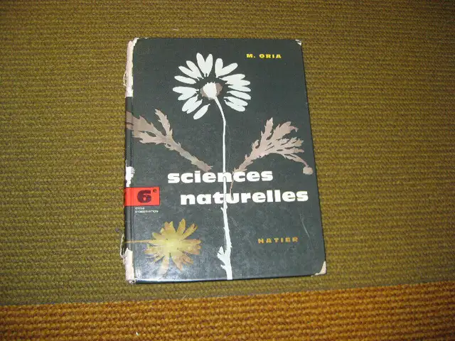 LIVRE VINTAGE 1959 HISTOIRE DE L'ATOME PAR PIERRE ROUSSEAU in Arts & Collectibles in Laval / North Shore - Image 7