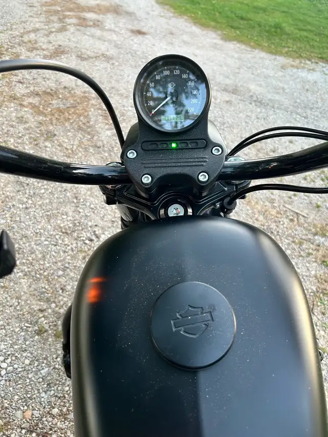 2021 HD Sportster 883 Iron - only 1,140km! in Street, Cruisers & Choppers in Barrie - Image 5