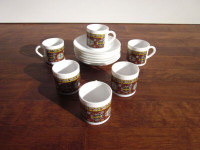 Arcopal France : Cups & Saucers / Petites tasses & Soucoupes