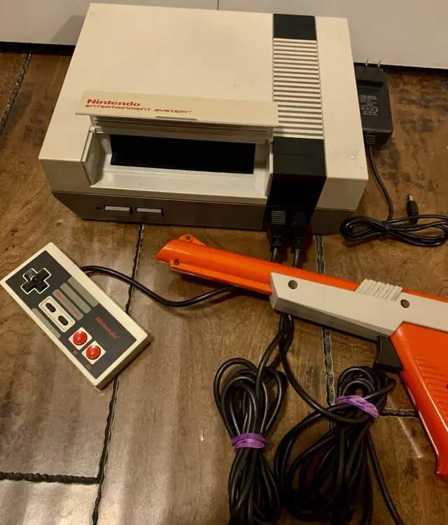 Nintendo NES Console in Older Generation in Burnaby/New Westminster - Image 3