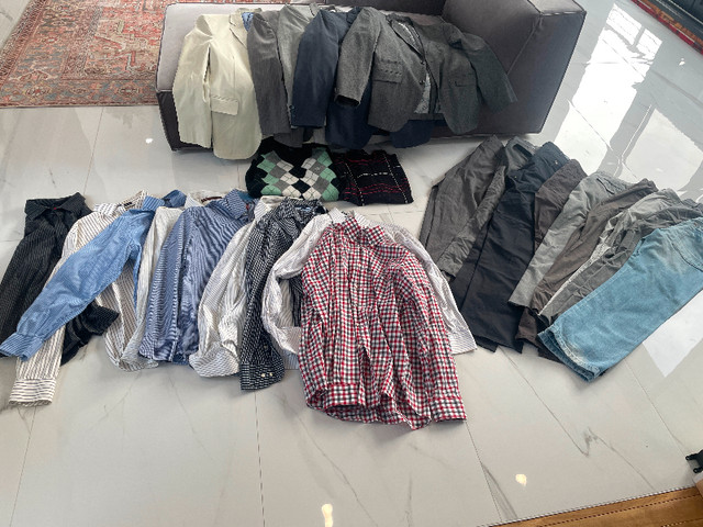 Lot de vêtements homme pantalons chemises habits vestons dans Hommes  à Saint-Jean-sur-Richelieu