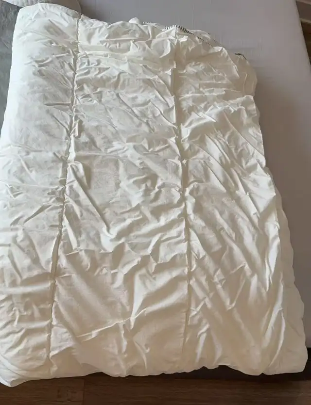 Ikea duvet（warm） in Bedding in Ottawa - Image 2