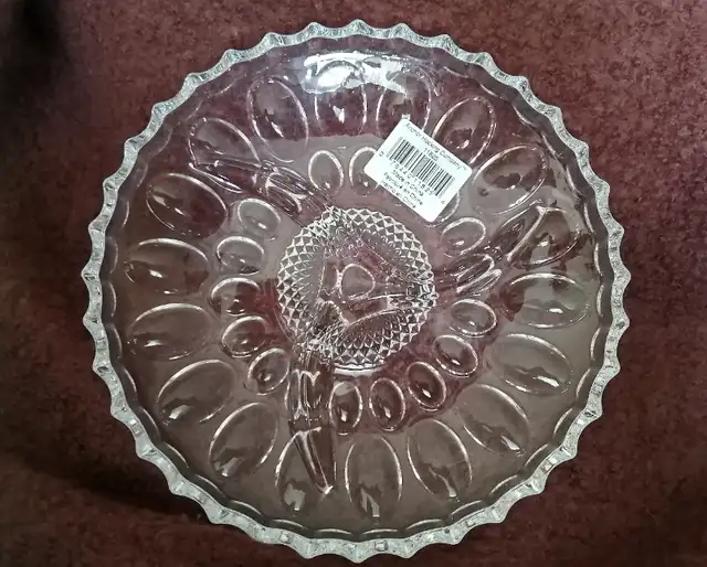 ANCHOR HOCKING COMPANY HEAVY GLASS TRAY THREE DIVIDERS NEW in Kitchen & Dining Wares in Mississauga / Peel Region - Image 2