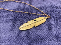 Golden Feather Necklace (Free mailing within Canada)