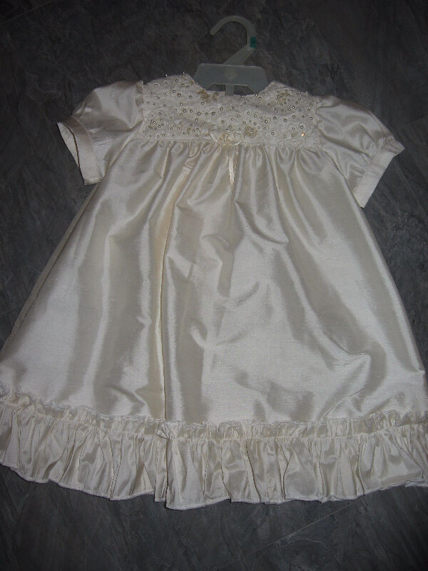 Christening Gowns in Other in Hamilton - Image 4