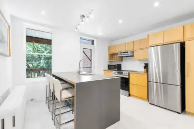 Furnished/Heated 6½ 3 BRs Plateau – Available from Dec, 20 2026 Grand 6½ Meublé dans le Plateau – Di...