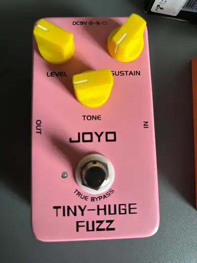 Get ready to fuzz out with this Joyo Tiny-Huge Fuzz pedal! This pedal delivers a wide range of fuzz...