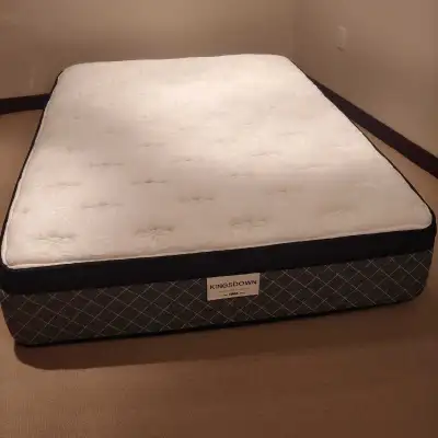 Kingsdown double mattress - plush, eurotop Like new Clean, no stains, no tears, smoke and pet free P...