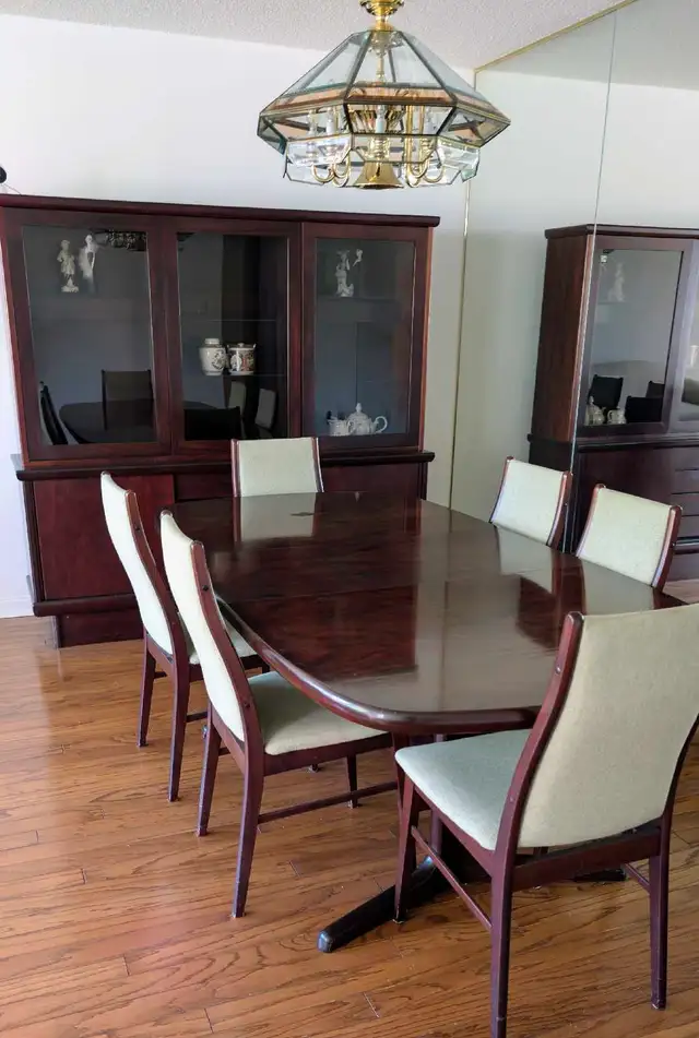 Rosewood Dining Table and Hutch in Hutches & Display Cabinets in City of Toronto - Image 2