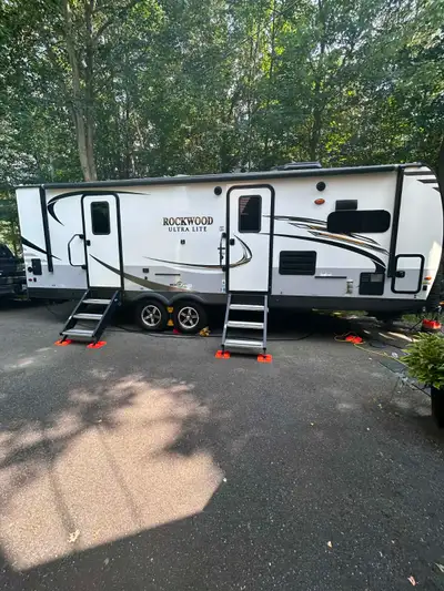 [English description will follow] Prix: $37,800. Roulotte 2020 en excellent état, idéale pour un cou...