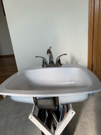 American Standard Bathroom Sink with Facuet