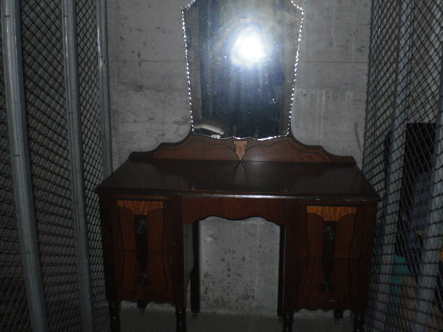 antique make up  desk in Arts & Collectibles in City of Montréal - Image 3