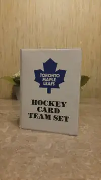Toronto Maple Leaf's Hockey Card Team Set Binder