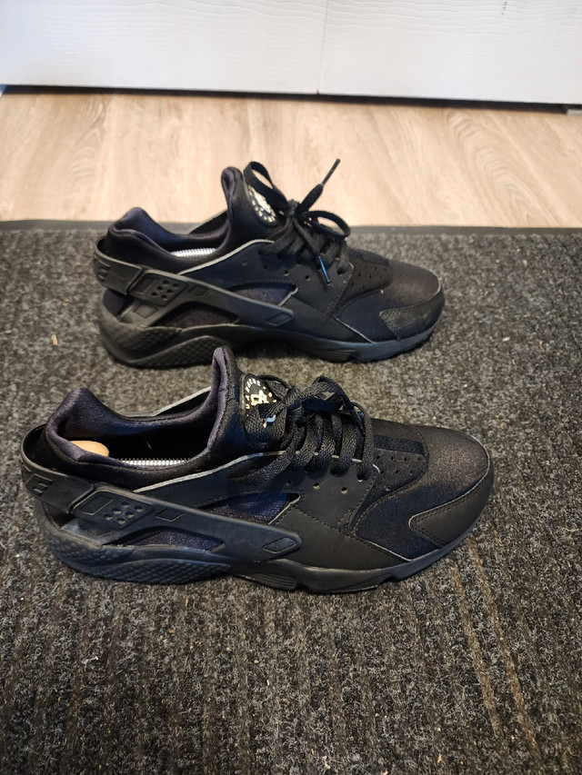 NIKE AIR HUARACHE "TRIPLE BLACK" in Men's Shoes in Kingston - Image 2