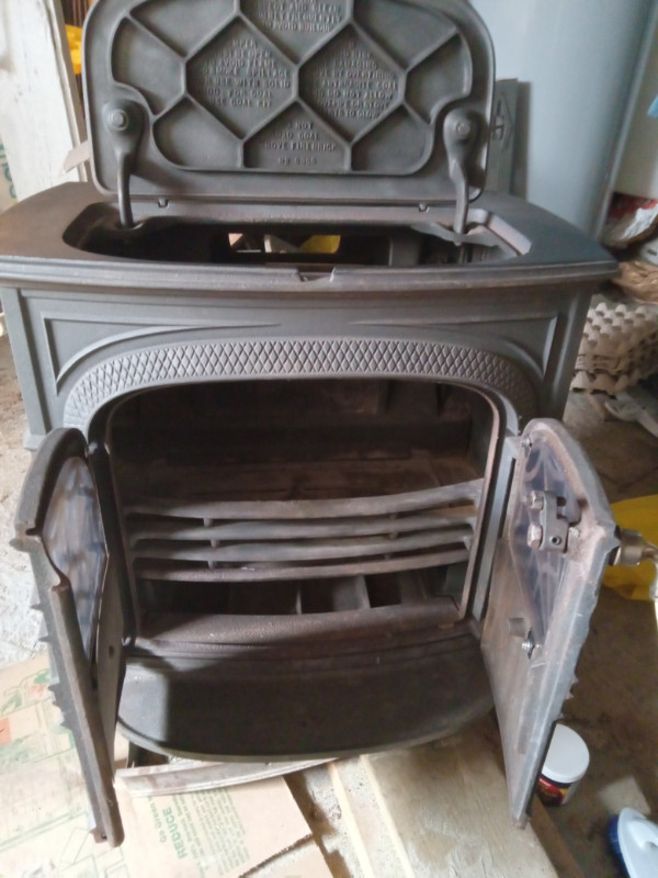 Vermont Castings Solid Cast Iron Wood Stove in Stoves, Ovens & Ranges in Dartmouth - Image 2