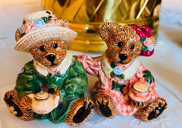 SALT and PEPPER SHAKERS. Boyd’s BEARS. Mint. Vintage. High end. in Kitchen & Dining Wares in Sudbury - Image 2