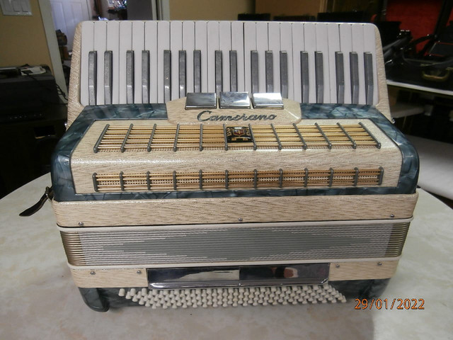 Camerano piano accordion 120 bass mod.434/155 in Pianos & Keyboards in Stratford - Image 2