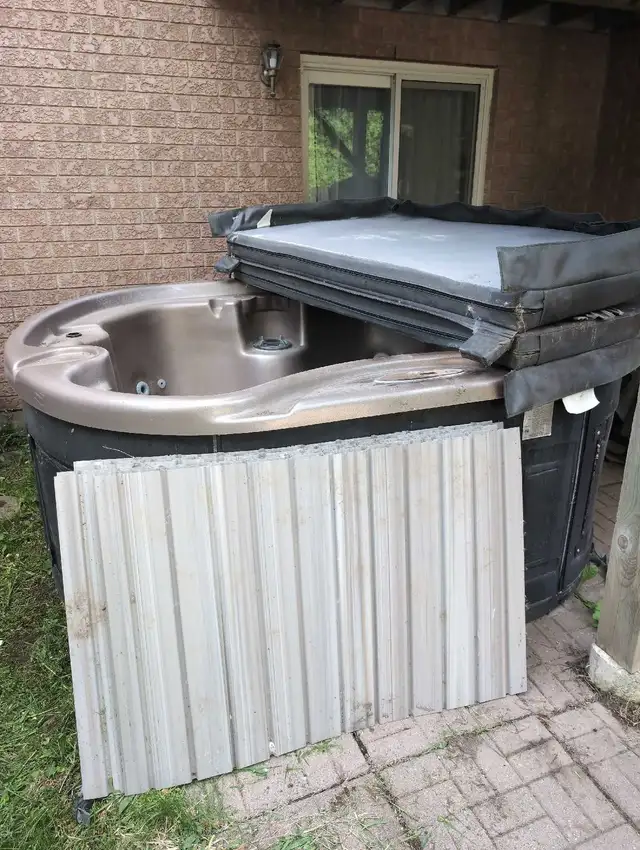 Hot Tub For Sale in Hot Tubs & Pools in Kitchener / Waterloo - Image 5