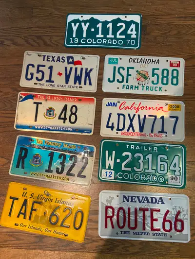 Plaques d'immatriculation (autos) Vintage à vendre J'ai plusieurs plaques d'autos de différents état...