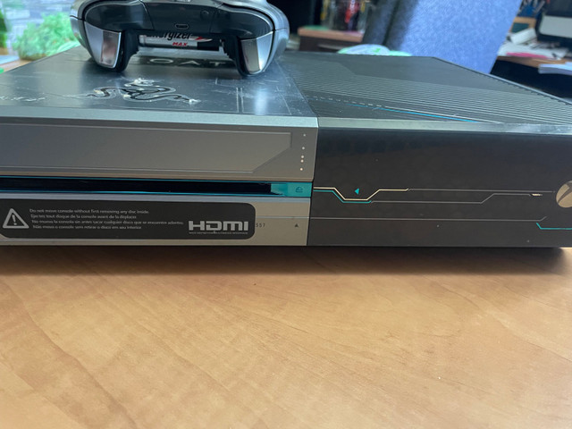 Xbox one halo edition  in XBOX One in Bedford - Image 2