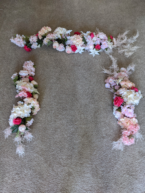 Custom silk flower arrangement in Home Décor & Accents in St. Albert - Image 3
