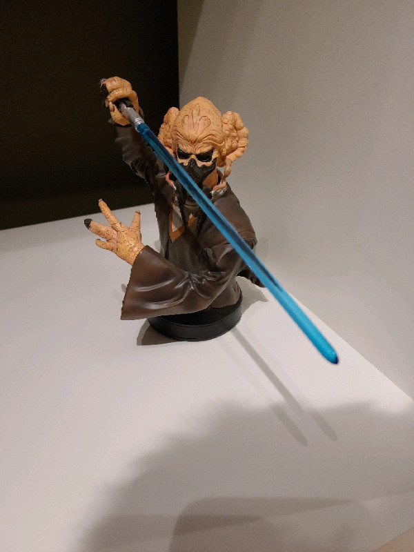 Star Wars Gentle Giant Bust Plo Koon Clone Wars Revenge of Sith in Arts & Collectibles in Calgary