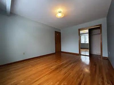 - Chambres (4) à louer En partage: toilette complète, cuisine et salle à manger avec des cabines att...