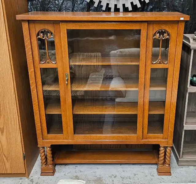 Charming Display Cabinet in Hutches & Display Cabinets in London - Image 2