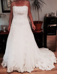Cara Mía strapless Lace Wedding Dress size M