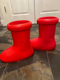 Big red Boots - imitation -size 10