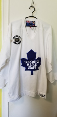 EUC MENS NHL TORONTO MAPLE LEAFS JERSEY SM/MED OFFICIAL LICENSED PRODUCT