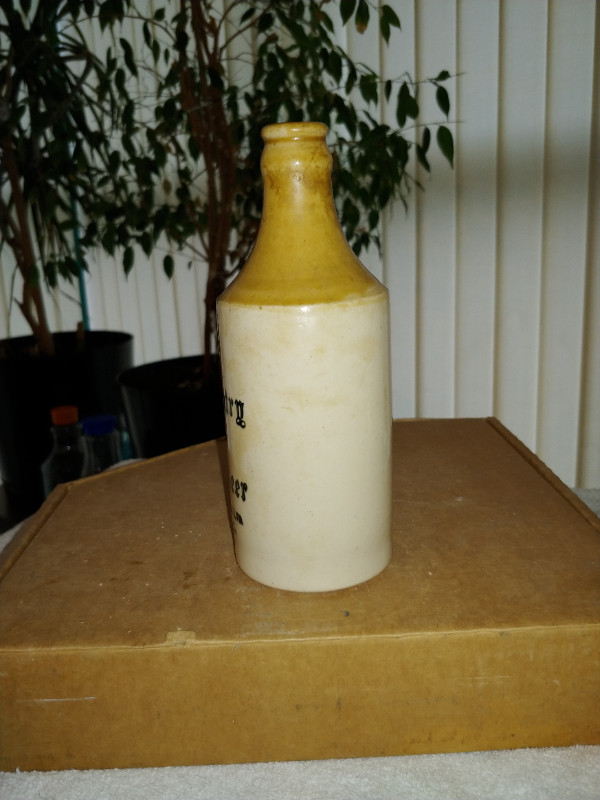 Ye Old Country Stone Ginger Beer Bottle. in Arts & Collectibles in Tricities/Pitt/Maple - Image 3