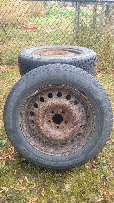 General altimax arctic 225/65/R17 (4) on steel rims, previously on a 2012 charger -$250. Michelin Xi...