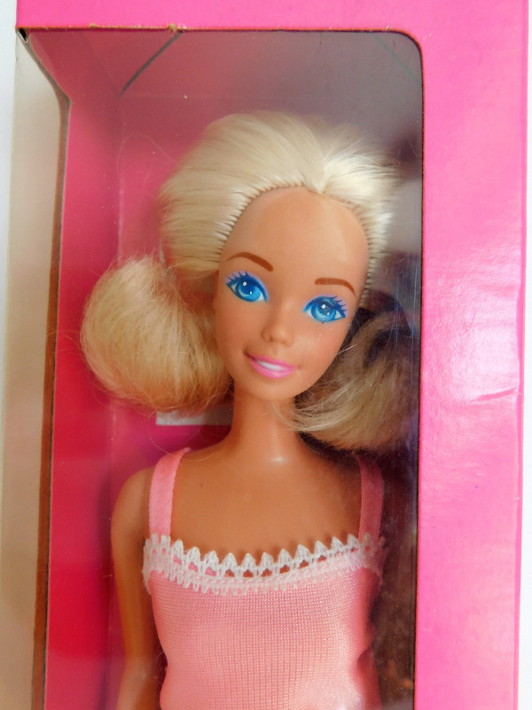 Vintage 1989 FUN TO DRESS Barbie Doll 4808 by Mattel - In Box in Toys & Games in Cambridge - Image 2