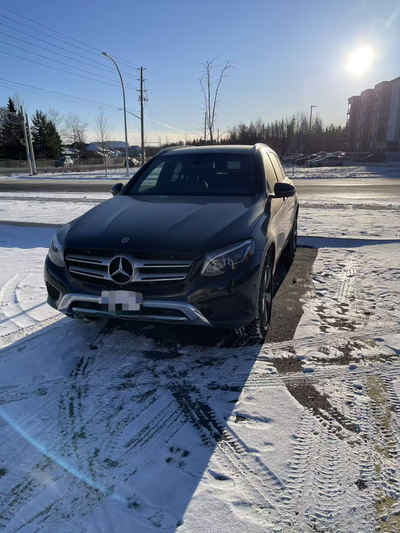 2018 Mercedes-Benz GLC 300 | 4MATIC | PANO ROOF | NAV | 360 CAM | HEATED / MEMORY SEATS CLEAN, WELL-...