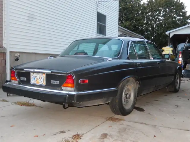 1986 Jaguar XJ12 Vanden Plas in Classic Cars in Oakville / Halton Region - Image 3