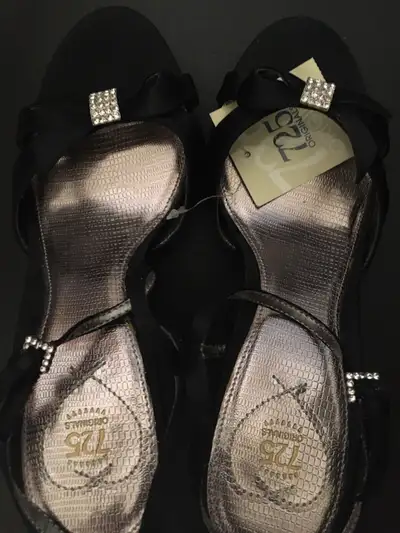 Ladies sandals New, View more