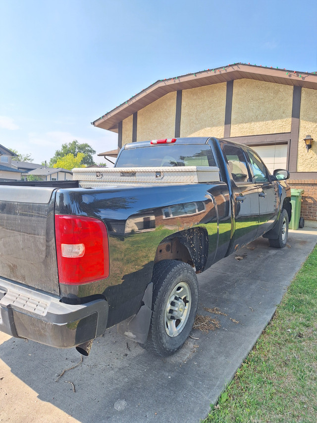 2009 Chevrolet Silverado 2500hd in Cars & Trucks in Regina - Image 3