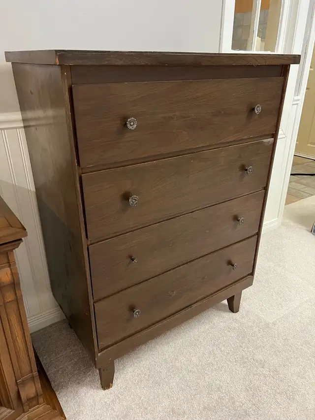 Wooden chest for sale  in Dressers & Wardrobes in Oshawa / Durham Region - Image 3